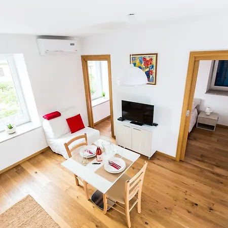 Apartmaji Santomas كوبر