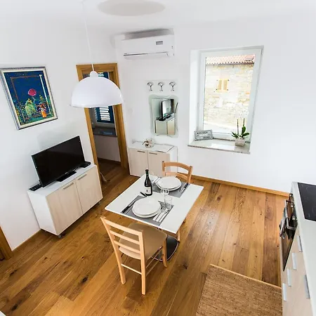 Apartmaji Santomas شقة