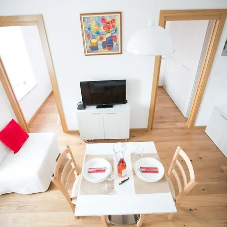 Apartmaji Santomas شقة كوبر