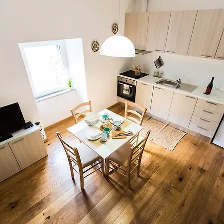 Apartmaji Santomas *