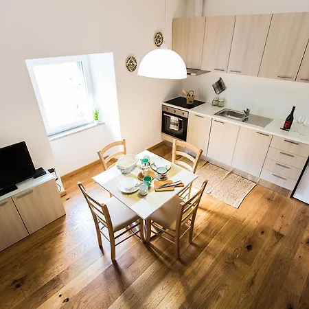 Apartmaji Santomas *